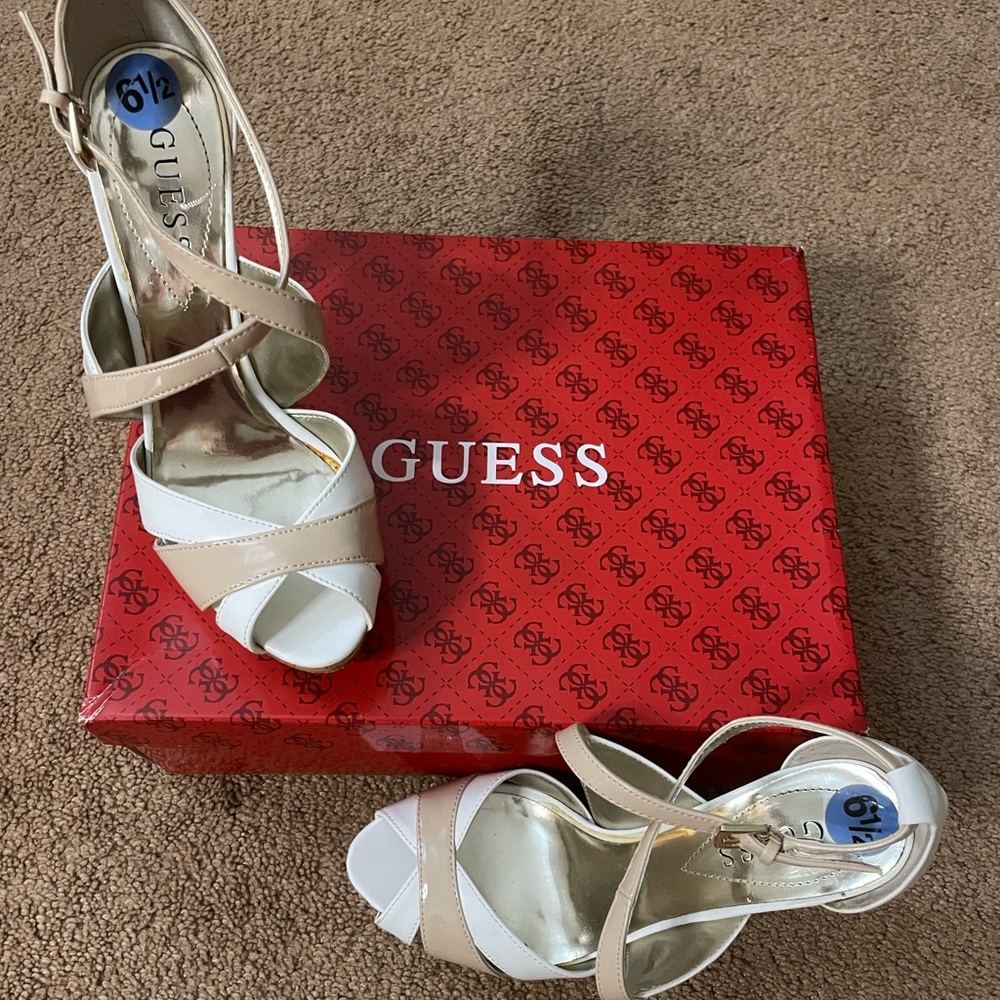 Guess Cork Bottom Pumps